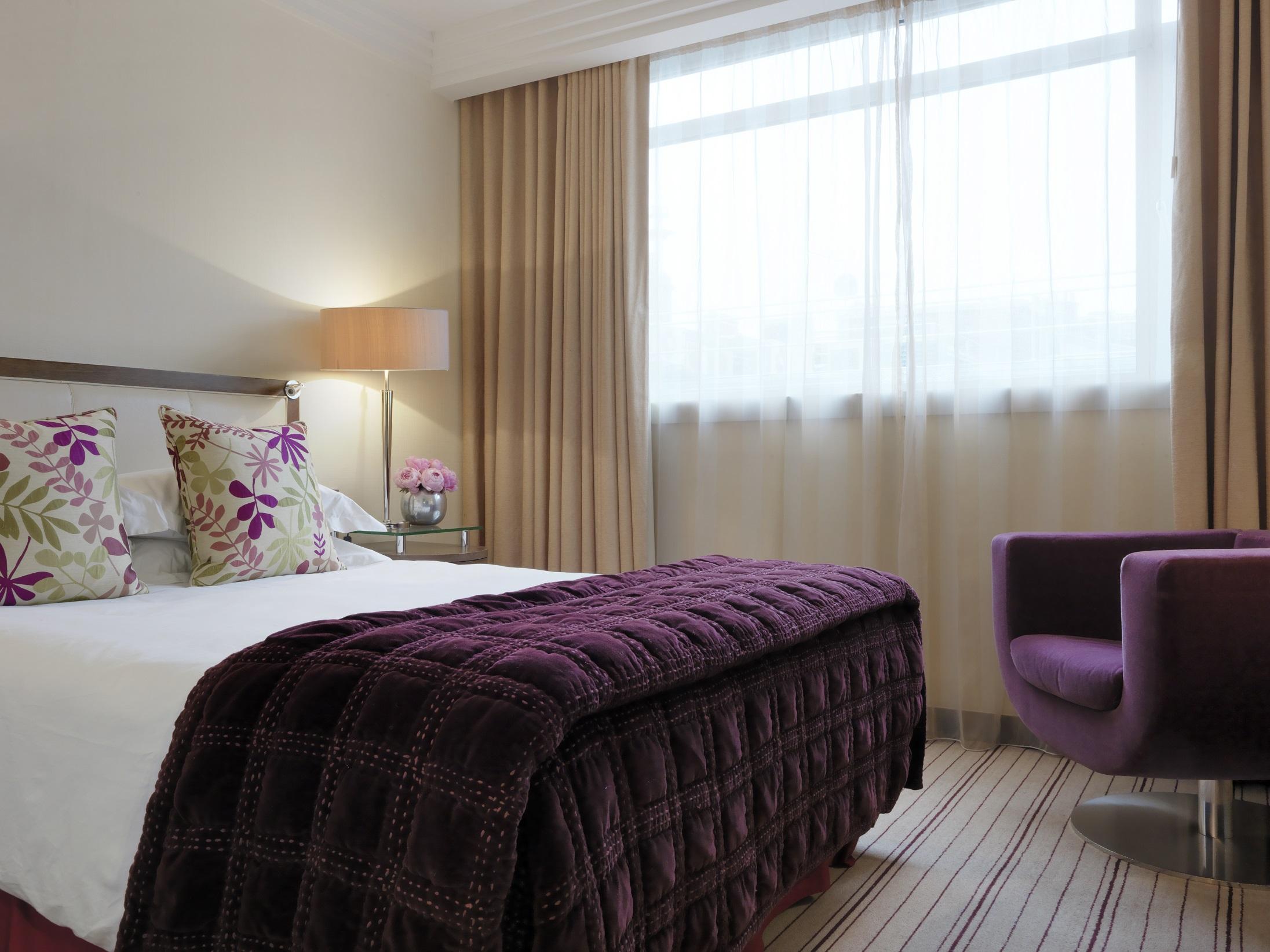The Marylebone Hotel Лондон Экстерьер фото A bedroom at the hotel