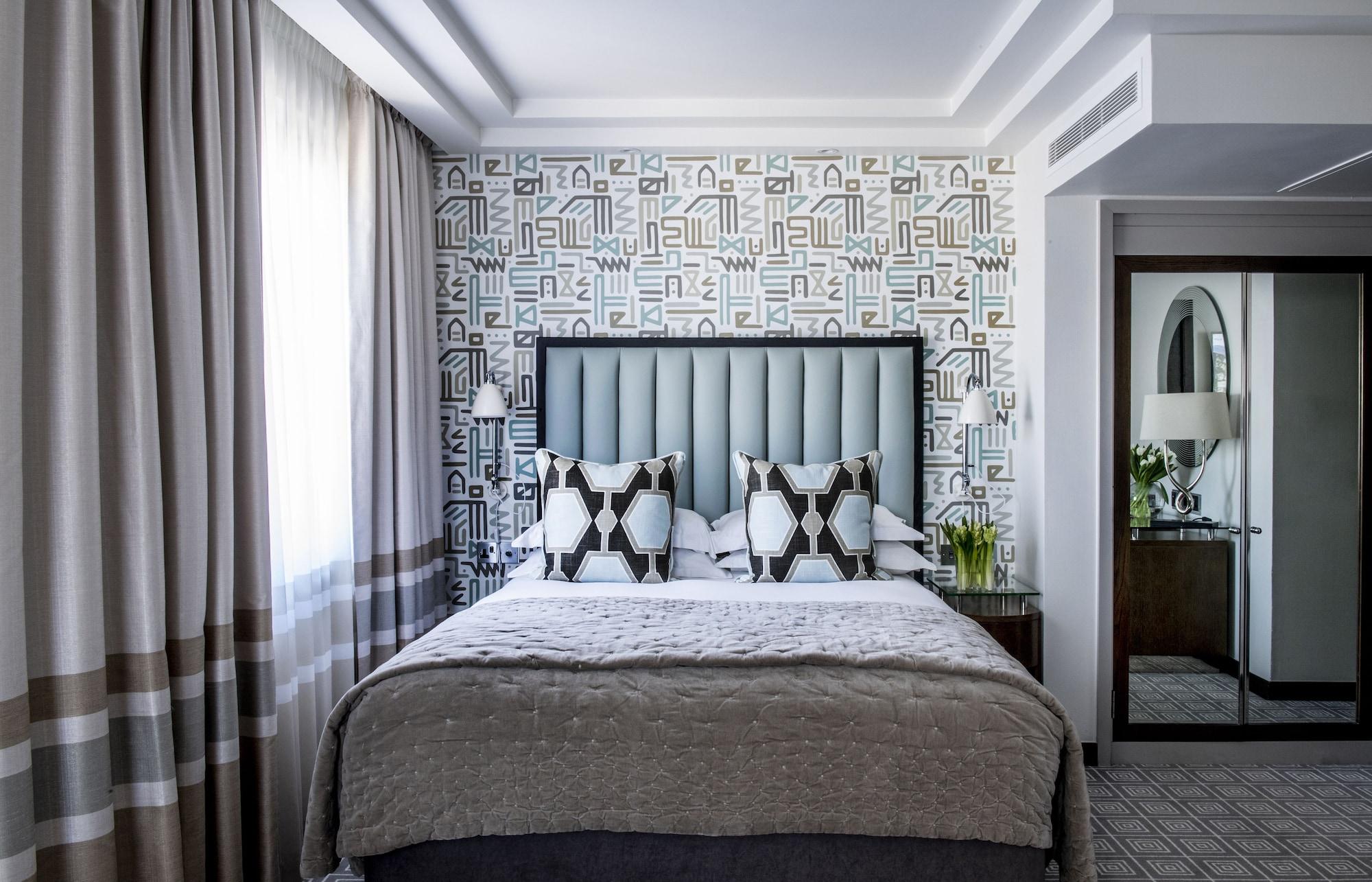 The Marylebone Hotel Лондон Экстерьер фото A bedroom at the hotel